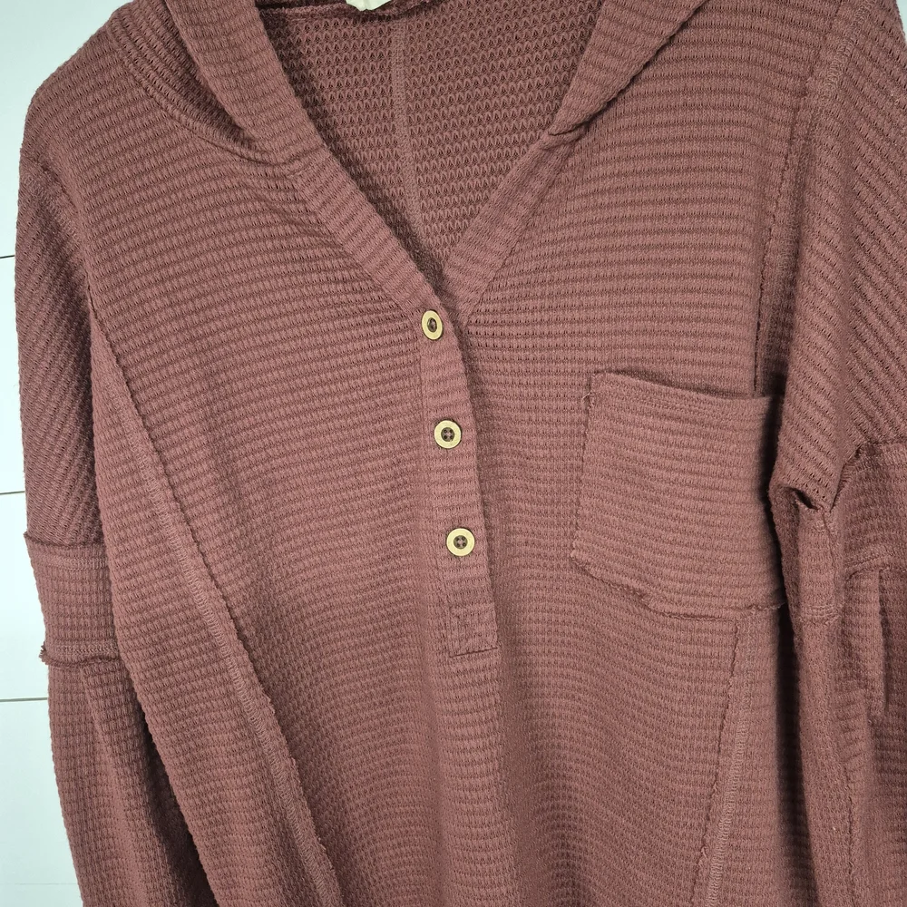 New In Raw Edge Detail Hooded Knit Woman's Top Dark Mauve Size Small - Picture 6 of 9